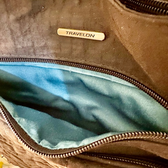 Travelon Black Front-Quilted Crossbody travel or Campus Bag - Picture 4 of 12